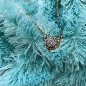 Kendra Scott necklace